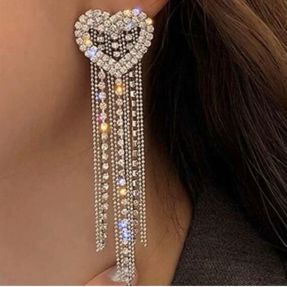 NWOT Rhinestone Heart & Tassel Drop Earrings